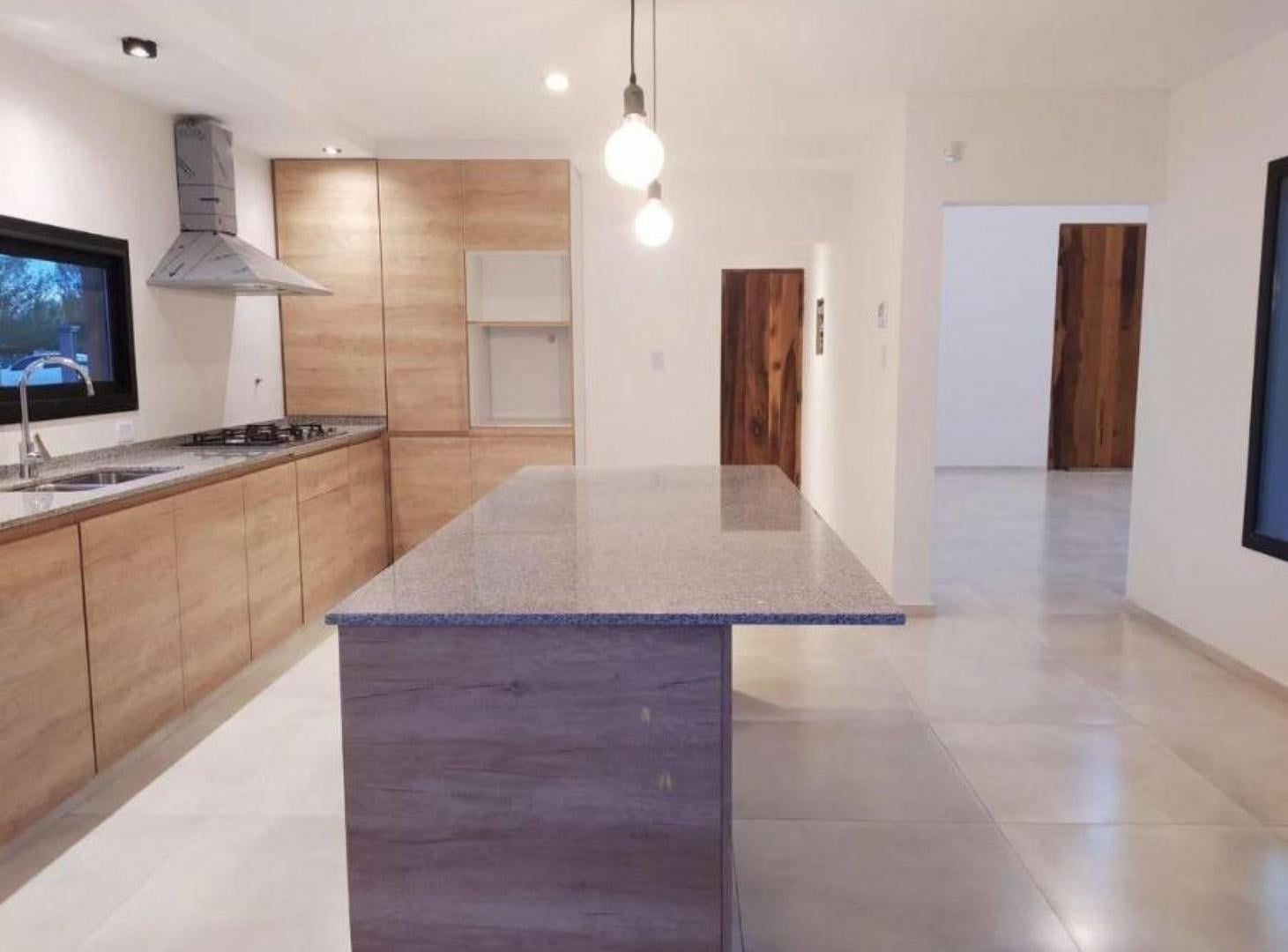 Foto de Casa en venta - 4 Dormitorios 3 Baños - 2.600Mts2 - San Rafael, Mendoza, imagen 1