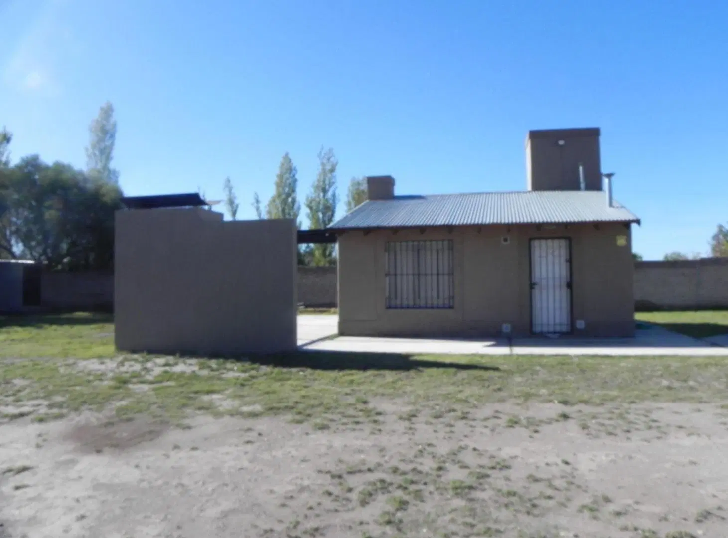 Casa en venta - 4 Dormitorios 3 Baños - 2.600Mts2 - San Rafael, Mendoza 2