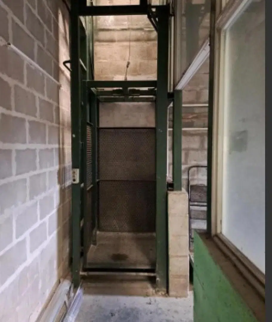Depósito en venta - Oficinas - La Lonja 3