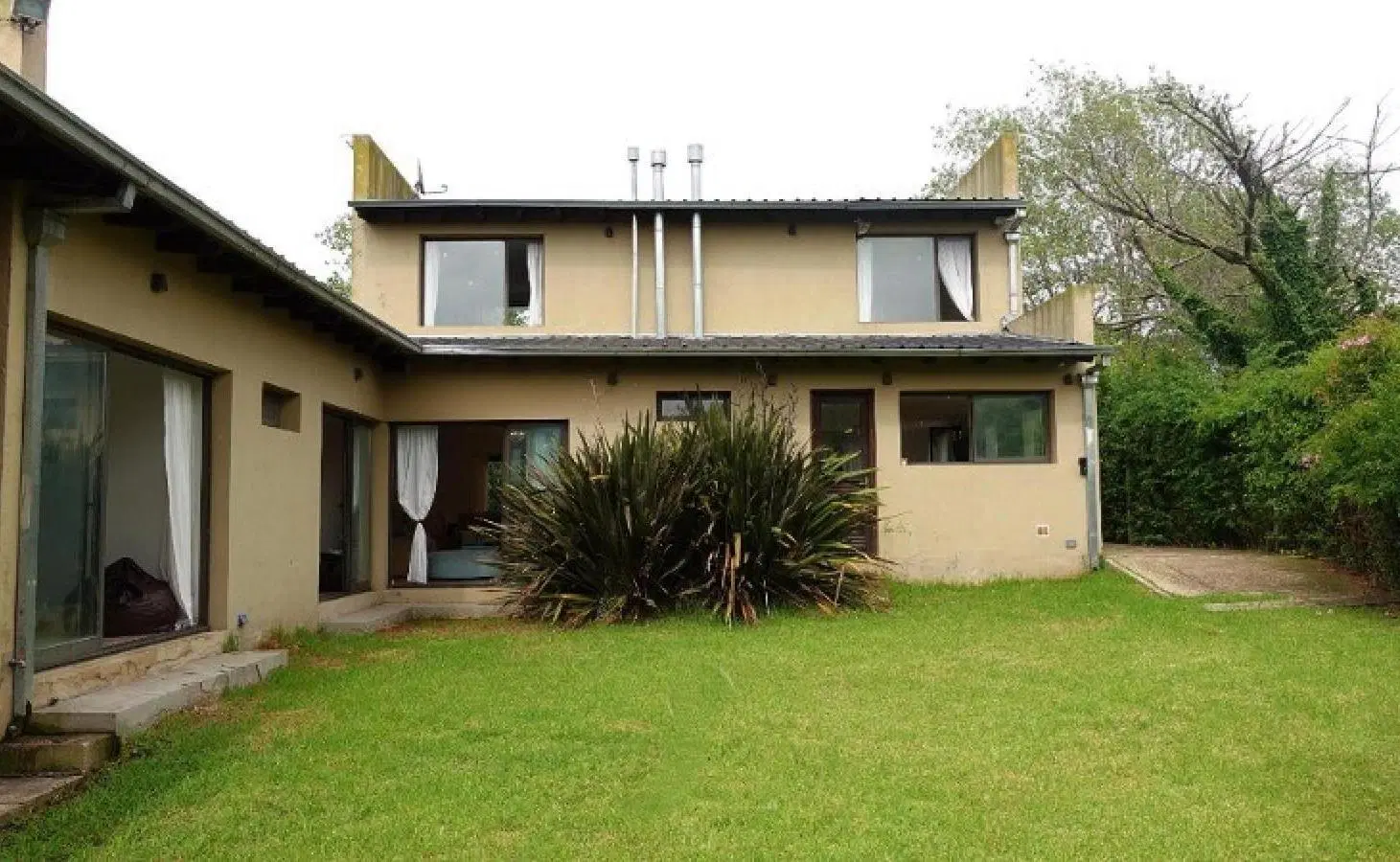 Casa en venta - 5 Dormitorios 3 Baños - Mar del Plata 4