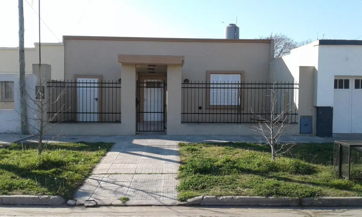 Casa en venta - 6 Dormitorios 3 Baños - 265 mts2 - Bragado 4