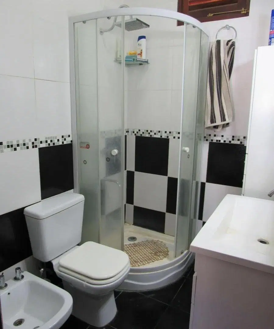 Casa en venta - 2 Dormitorios 1 Baño - 363mts2 - Chivilcoy 3