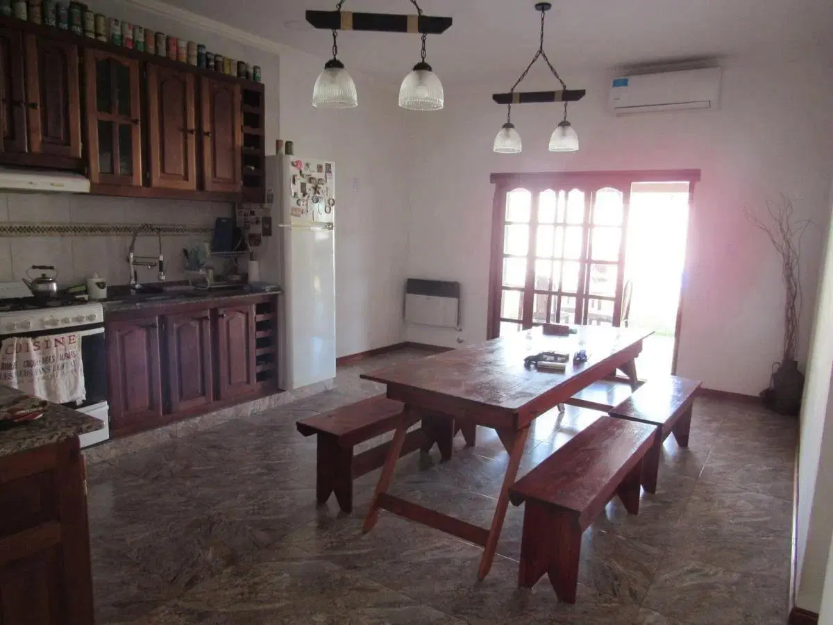 Casa en venta - 2 Dormitorios 1 Baño - 363mts2 - Chivilcoy 4