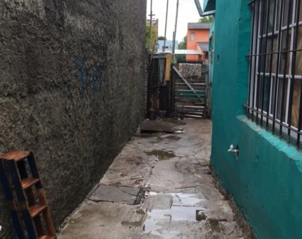 Casa en venta - 2 Dormitorios 1 Baño - Mariano Acosta 2