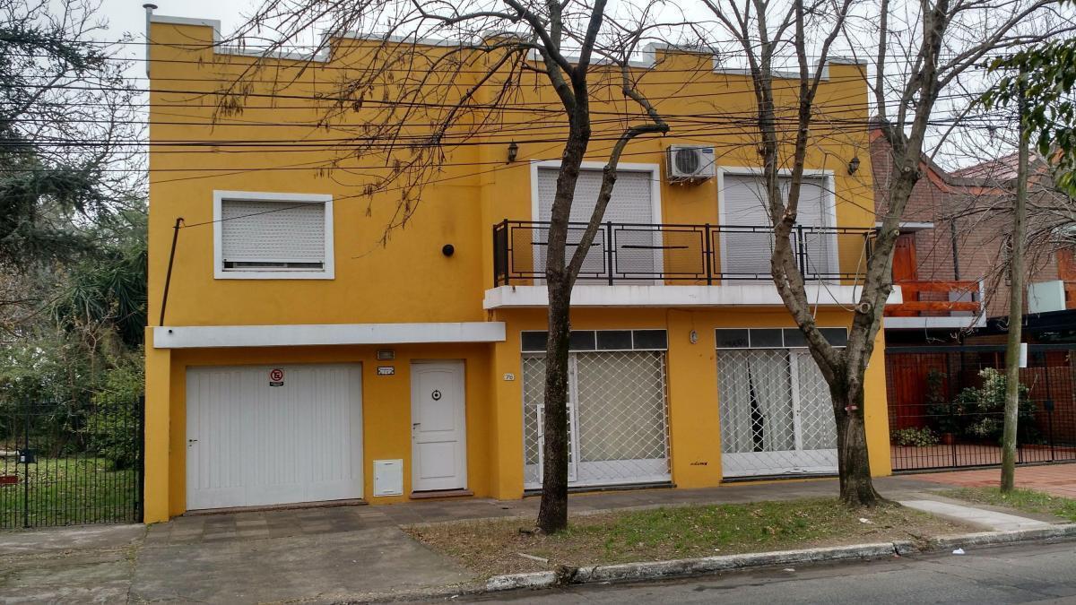 Casa en venta - 2 Dormitorios 1 Baño - Cocheras - 220Mts2 - Merlo