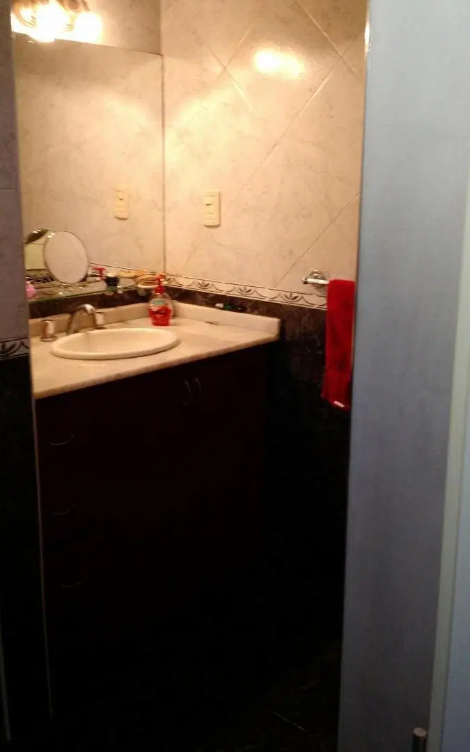 Casa en venta - 2 Dormitorios 1 Baño - Cocheras - 220Mts2 - Merlo 3