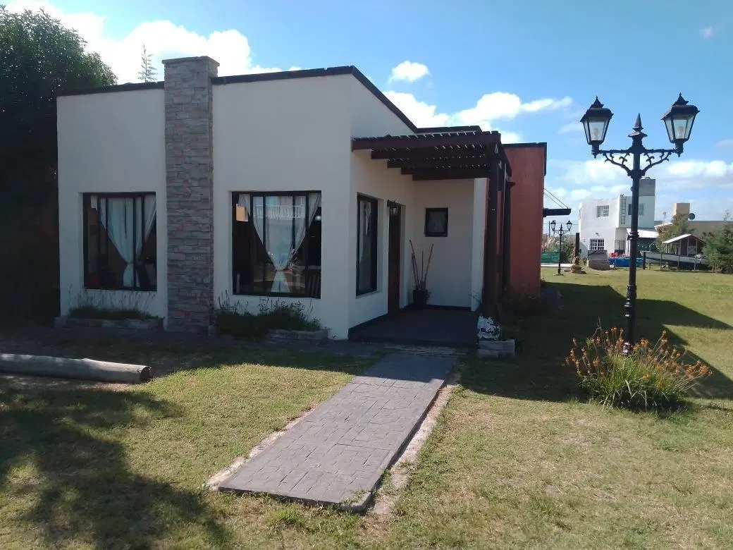 Casa en venta - 2 dormitorios 1 baño - patio - 800 mts2 - Domselaar 3
