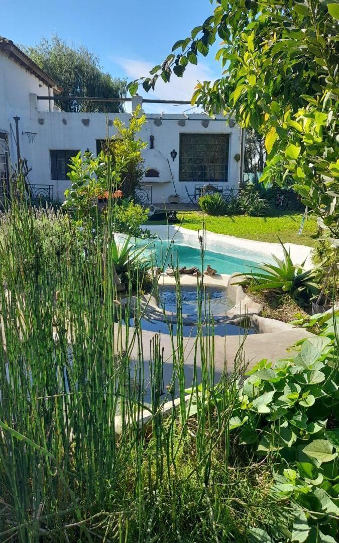 Casa en venta - 4 Dormitorios 2 Baños - Cocheras - 810Mts2 - Las Acequias, Roldán