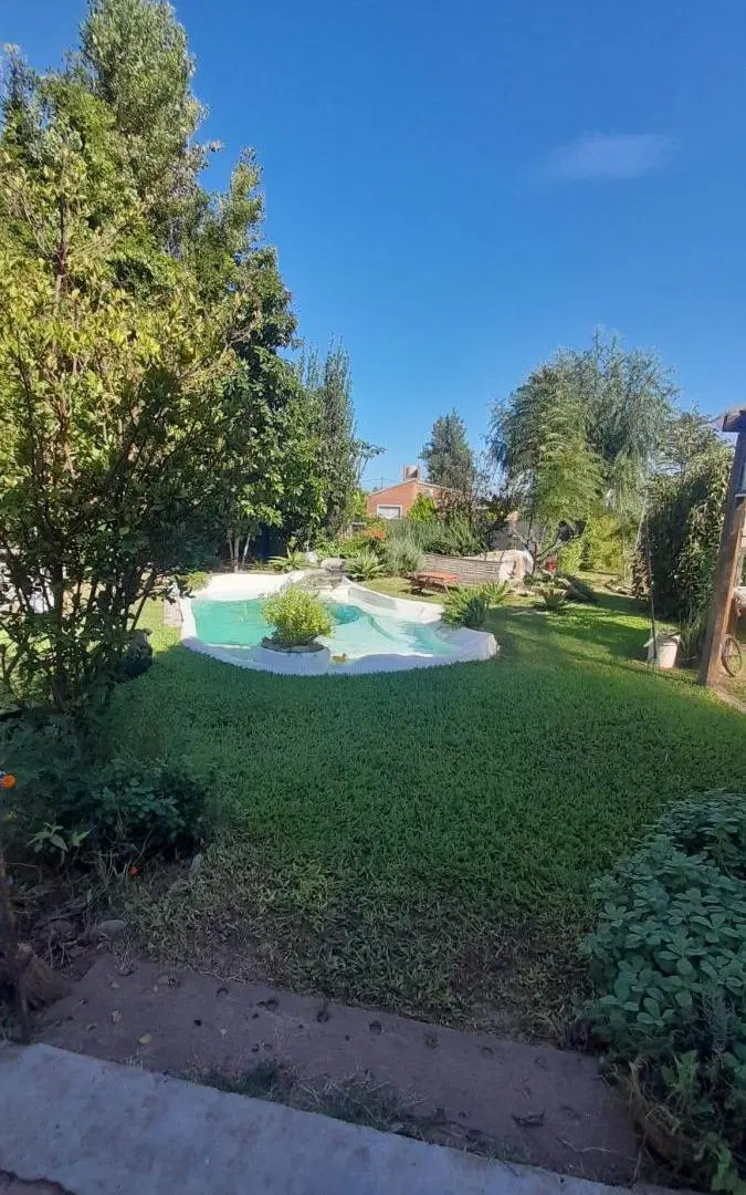 Casa en venta - 4 Dormitorios 2 Baños - Cocheras - 810Mts2 - Las Acequias, Roldán 3