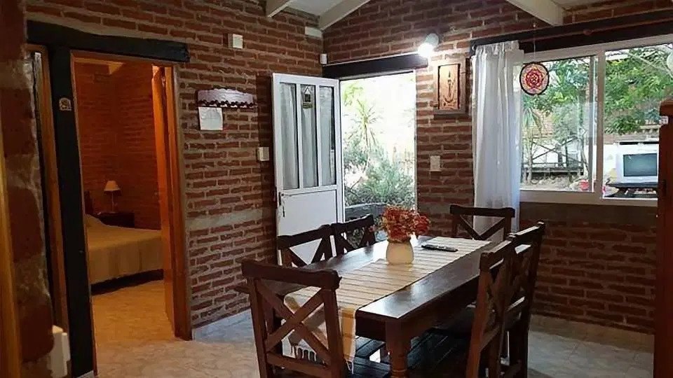 Casa venta 5 dormitorios 2 baños 1 cochera 700 mts2 totales - Costa Del Este 2