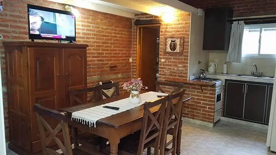 Casa venta 5 dormitorios 2 baños 1 cochera 700 mts2 totales - Costa Del Este 3