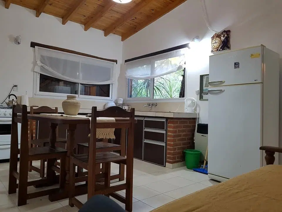 Casa venta 5 dormitorios 2 baños 1 cochera 700 mts2 totales - Costa Del Este 4