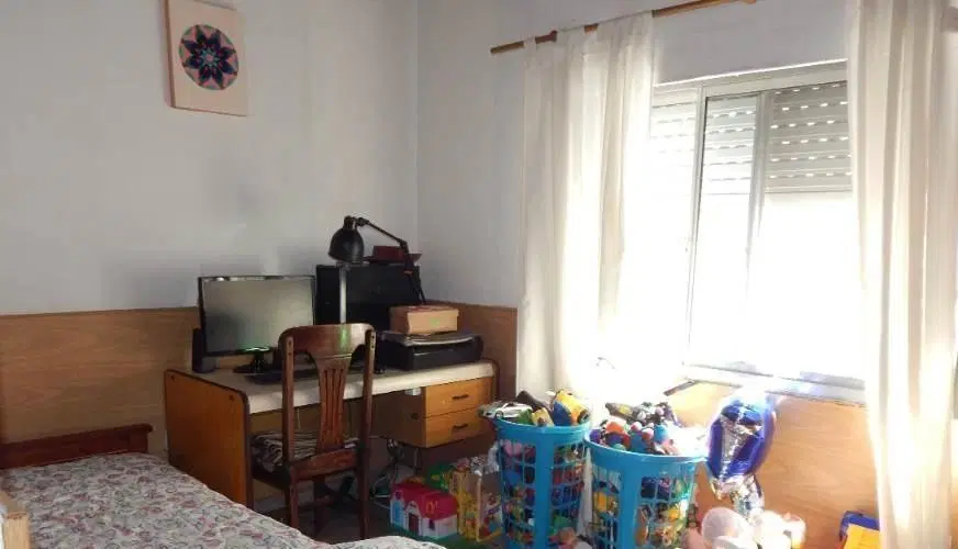 Casa en venta - 4 dormitorios 3 baños - quincho con parrilla -160mts2- Quilmes 4