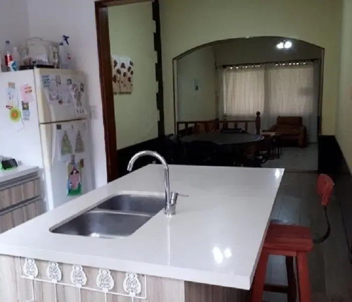 Casa en venta - 4 dormitorios 3 baños - quincho con parrilla -160mts2- Quilmes 2