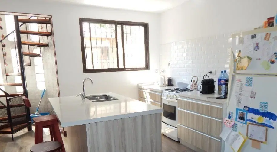 Casa en venta - 4 dormitorios 3 baños - quincho con parrilla -160mts2- Quilmes 5