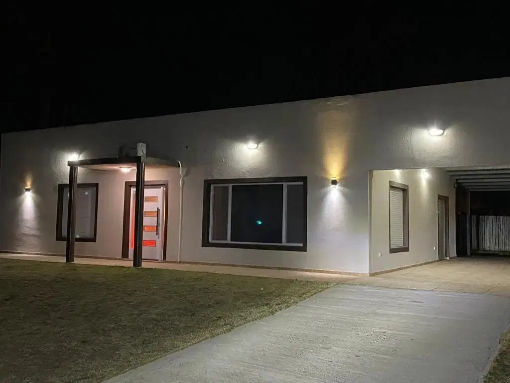 Casa en venta - 3 dormitorios 3 baños 121mts2 - Barrio Las Lomas, Monte Hermoso 1