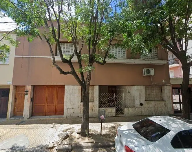 Casa en venta - 3 Dormitorios 2 Baños - Cochera - 352Mts2 - Mercedes 3
