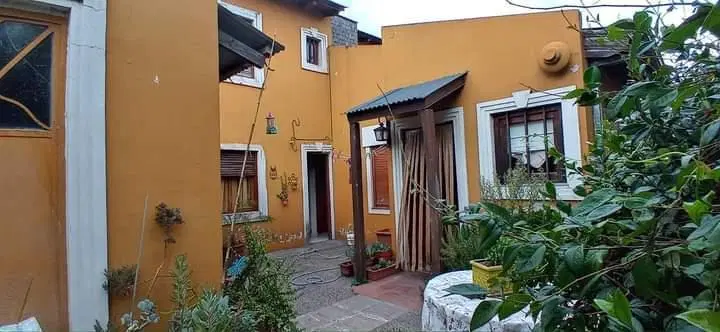 Casa en venta - 4 dormitorios 2 baños - 150mts2 - Tres Arroyos 2