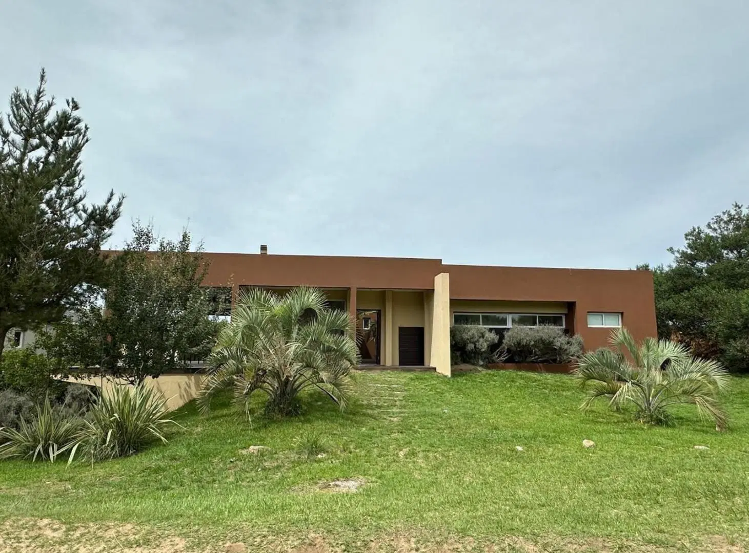 Casa en venta - 4 Dormitorios 3 Baños - Pinamar 5