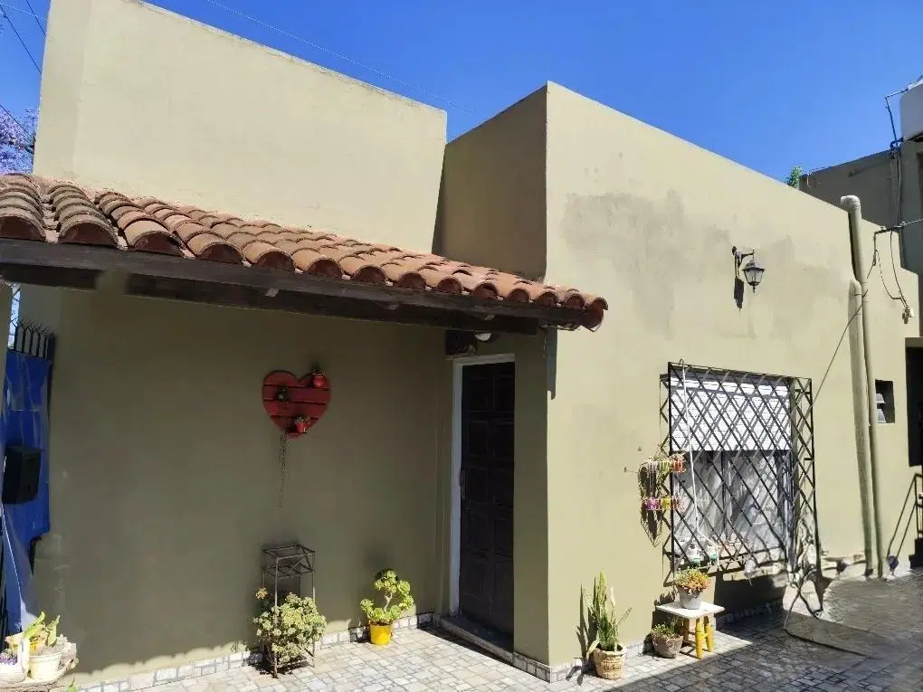 Casa en venta - 3 Dormitorios 4 Baños - Cochera - 251Mts2 - Merlo 8