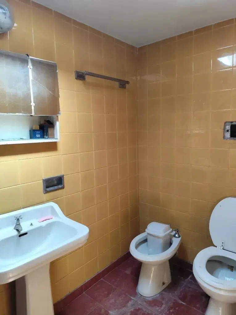 Casa en venta - 3 Dormitorios 4 Baños - Cochera - 251Mts2 - Merlo 2