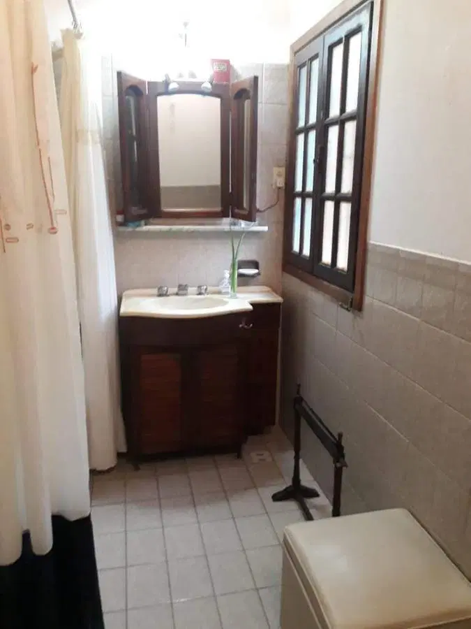 Casa en venta - 3 dormitorios 1 baño - 814.2mts2 - City Bell 2