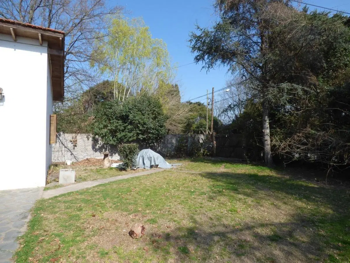 Casa en venta - 3 dormitorios 1 baño - 814.2mts2 - City Bell 4