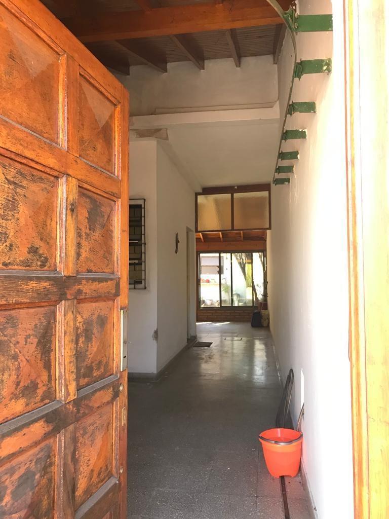 Casa en venta - 2 Dormitorios 1 Baño 1 Cochera - 223Mts2 - Quilmes Oeste