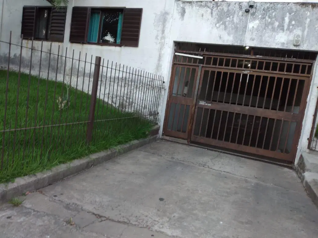 Departamento en venta - 2 dormitorios 1 baño - 71mts2 - Los Hornos 2