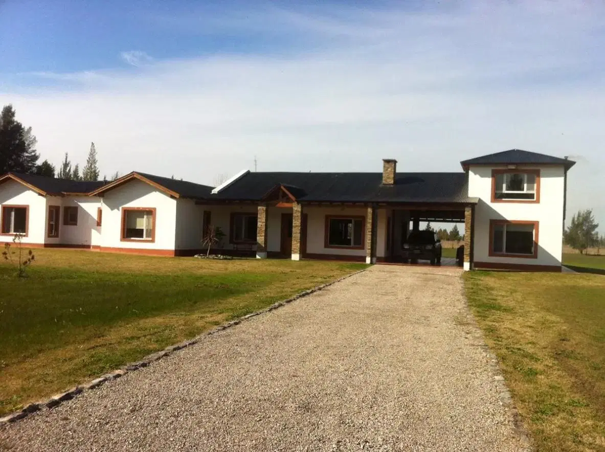 Casa en venta - 4 dormitorios 3 Baños - Cochera - 1000mts2 - Estancia Las Malvinas, Coronel Brandsen 5