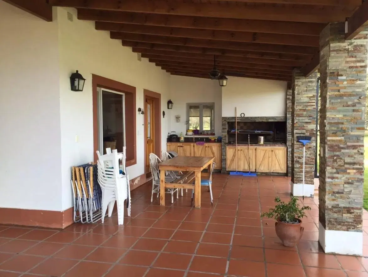 Casa en venta - 4 dormitorios 3 Baños - Cochera - 1000mts2 - Estancia Las Malvinas, Coronel Brandsen 4