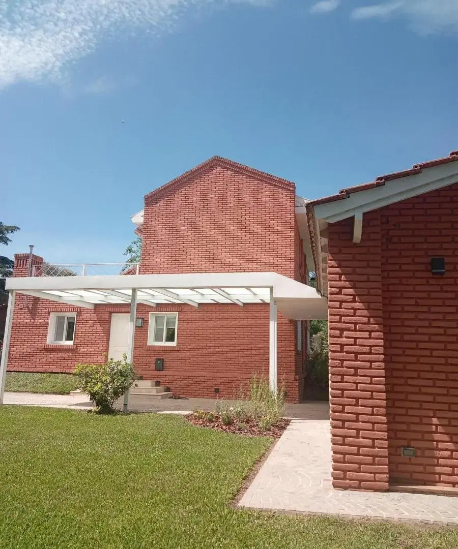 Casa en venta - 3 Dormitorios 3 Baños - Cochera - 1.100Mts2 - Campana 5