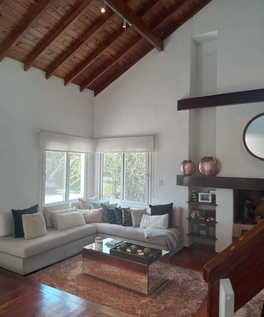 Casa en venta - 3 Dormitorios 3 Baños - Cochera - 1.100Mts2 - Campana 2