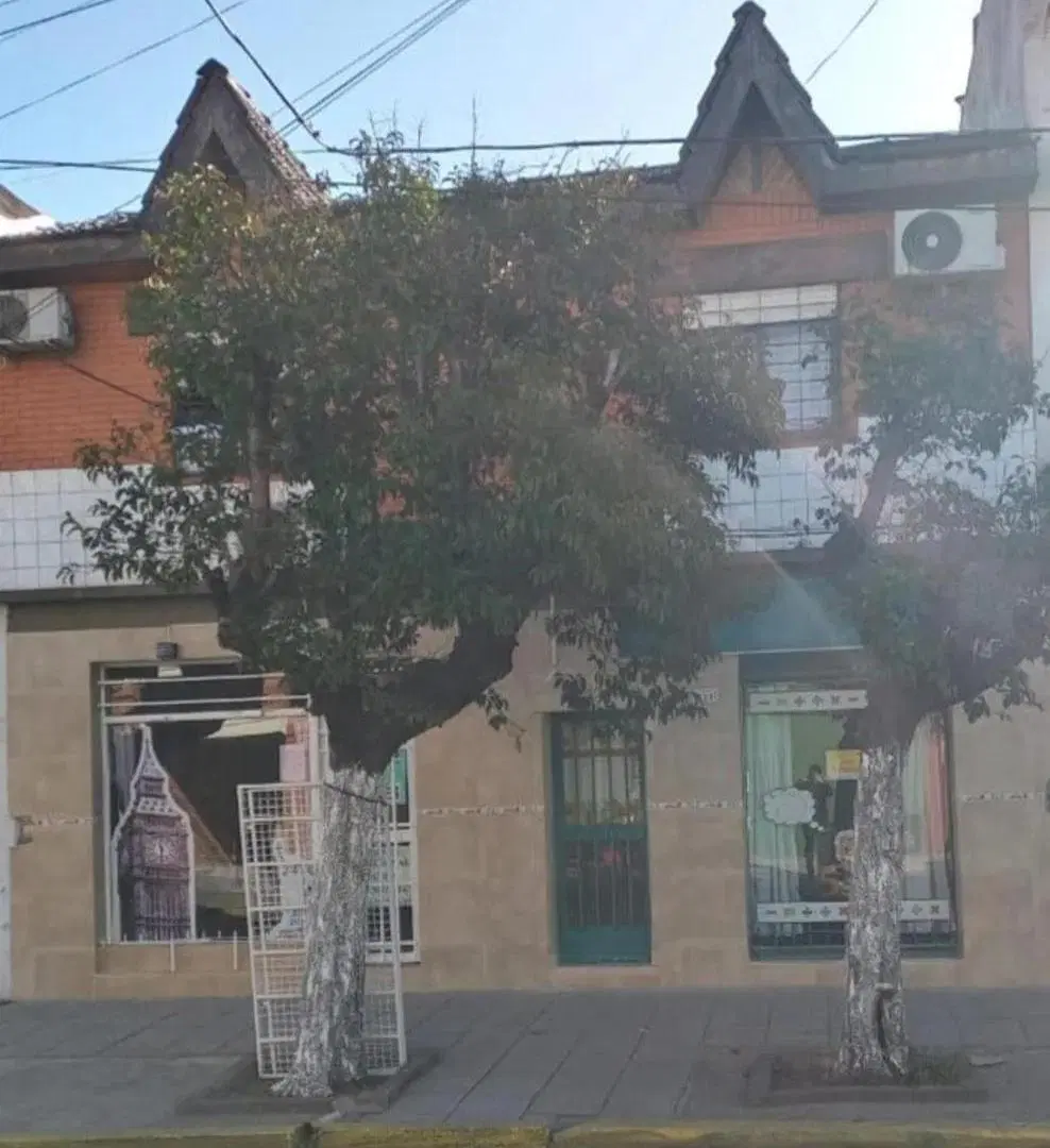 Casa en venta - 3 Dormitorios 3 Baños - Local - La Matanza 4