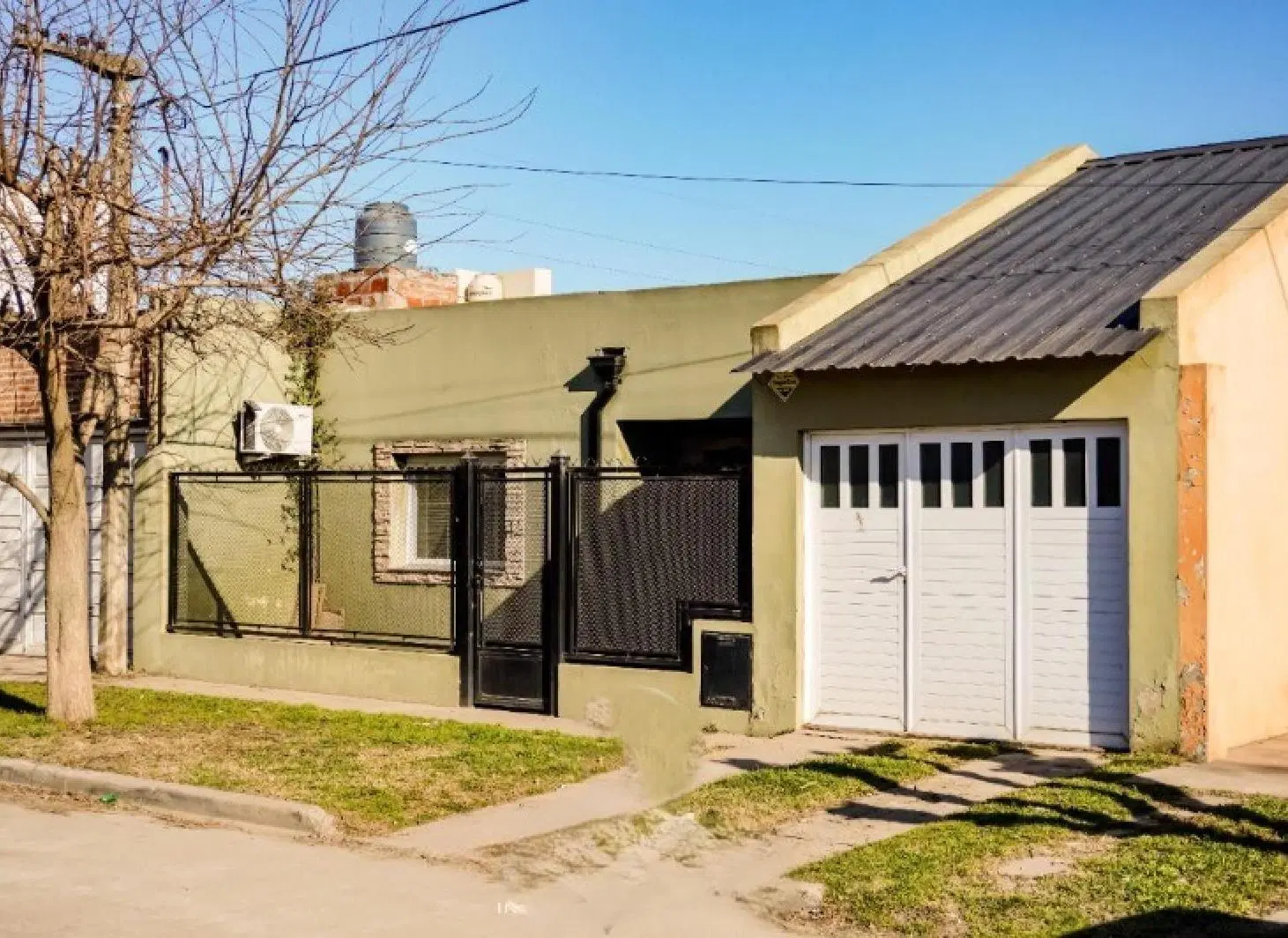 Casa en venta - 3 Dormitorios 2 Baños - Balcarce 5