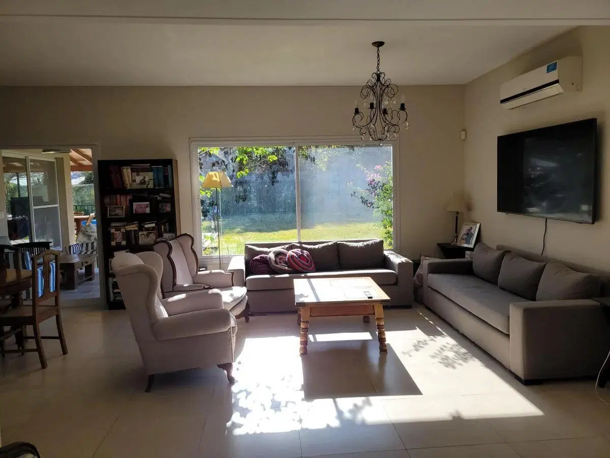 Casa en venta - 4 Dormitorios 3 Baños - Cocheras - 900Mts2 - Buenos Aires Village, Bella Vista 2