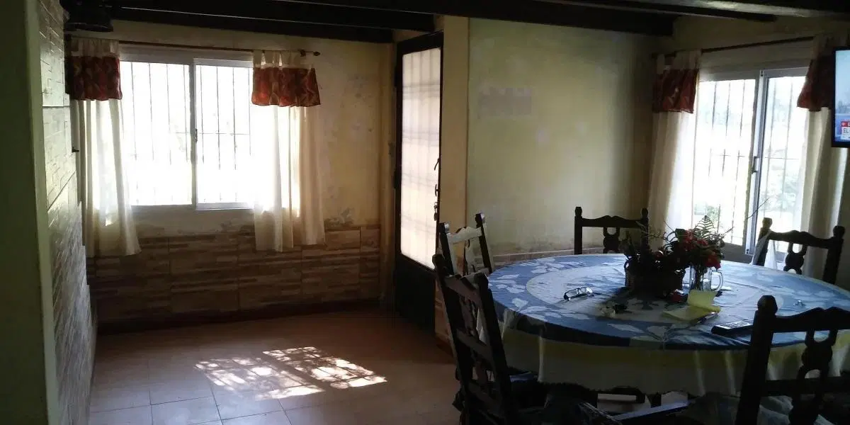 Casa en venta - 3 Dormitorios 1 Baño - 2.322Mts2 - Primera Sección, Escobar 2
