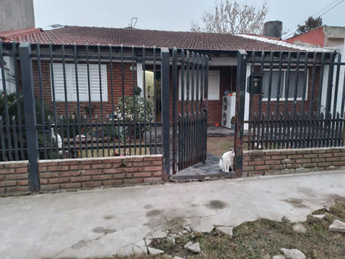 Casa en venta - 4 Dormitorios 4 Baños - 400mts2 - Ezeiza 2
