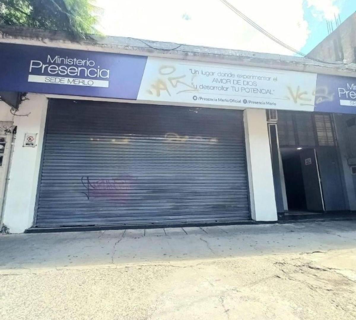 Local en venta - 3 Ambientes 2 Baños - Cochera - Merlo