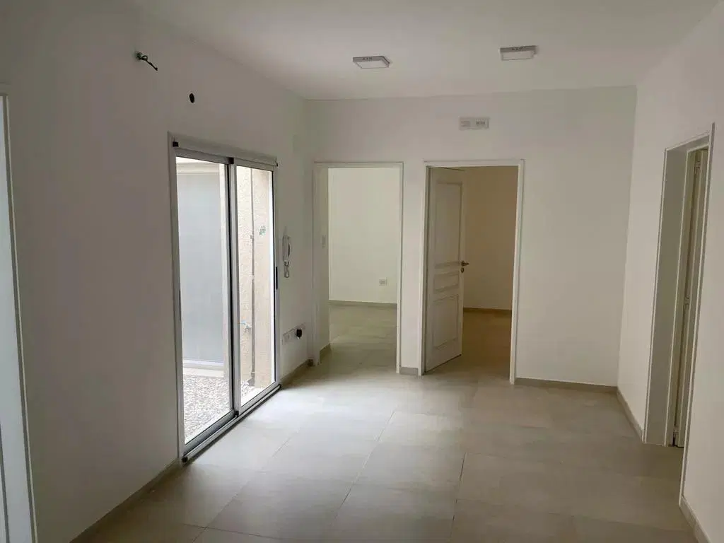 Casa en venta - 5 Dormitorios 2 Baños - 100Mts2 - Quilmes 2