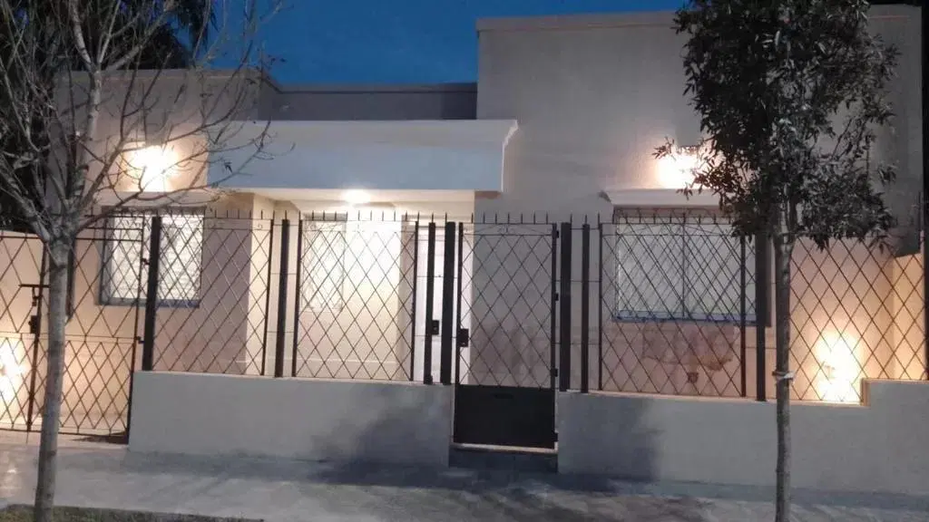Casa en venta - 5 Dormitorios 2 Baños - 100Mts2 - Quilmes 5