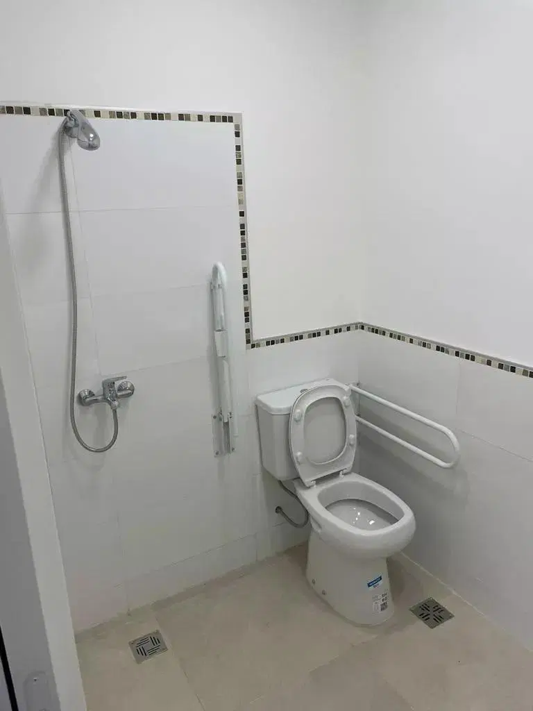 Casa en venta - 5 Dormitorios 2 Baños - 100Mts2 - Quilmes 4