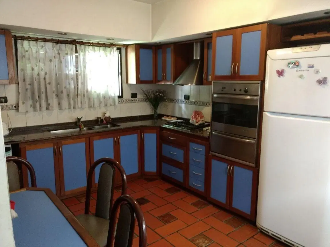 Casa en venta - 4 Dormitorios 3 Baños - Merlo 4