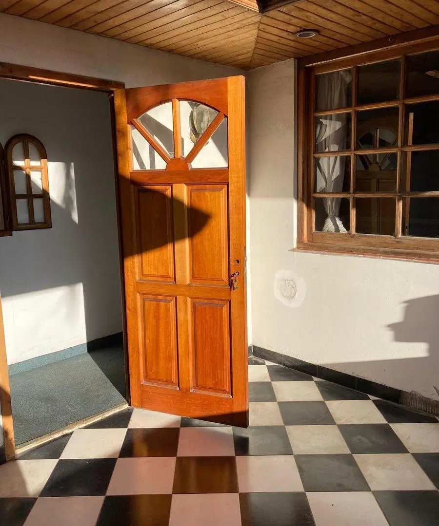 Casa en venta - 4 Dormitorios 2 Baños - Local - 152Mts2 - Quilmes 4