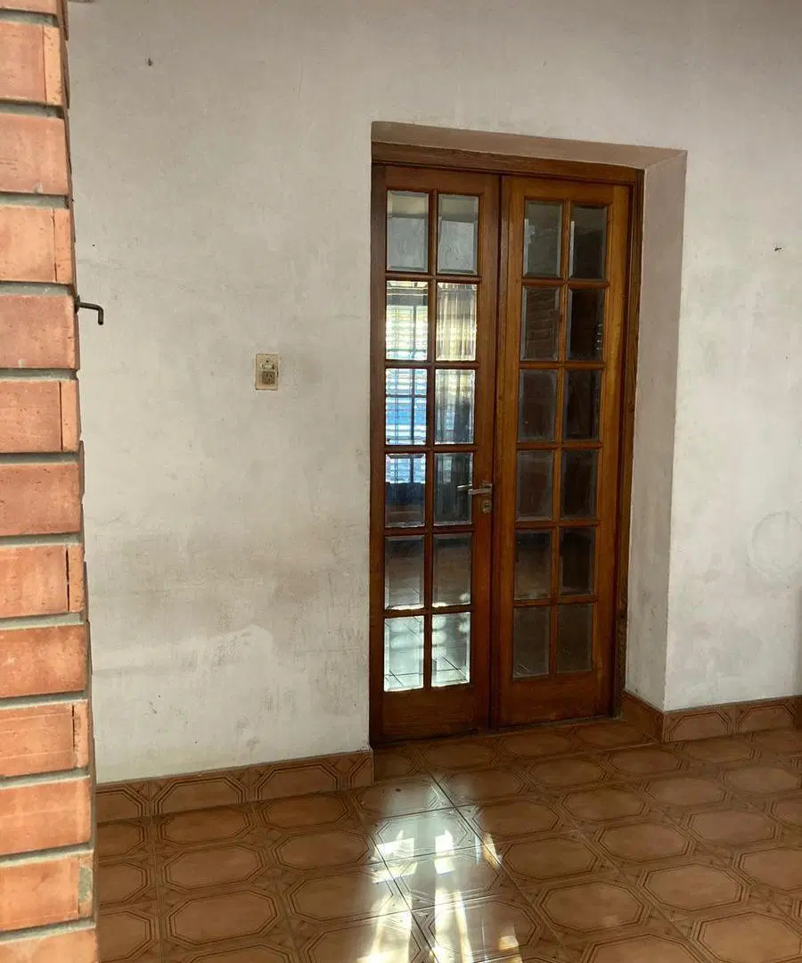 Casa en venta - 4 Dormitorios 2 Baños - Local - 152Mts2 - Quilmes 5