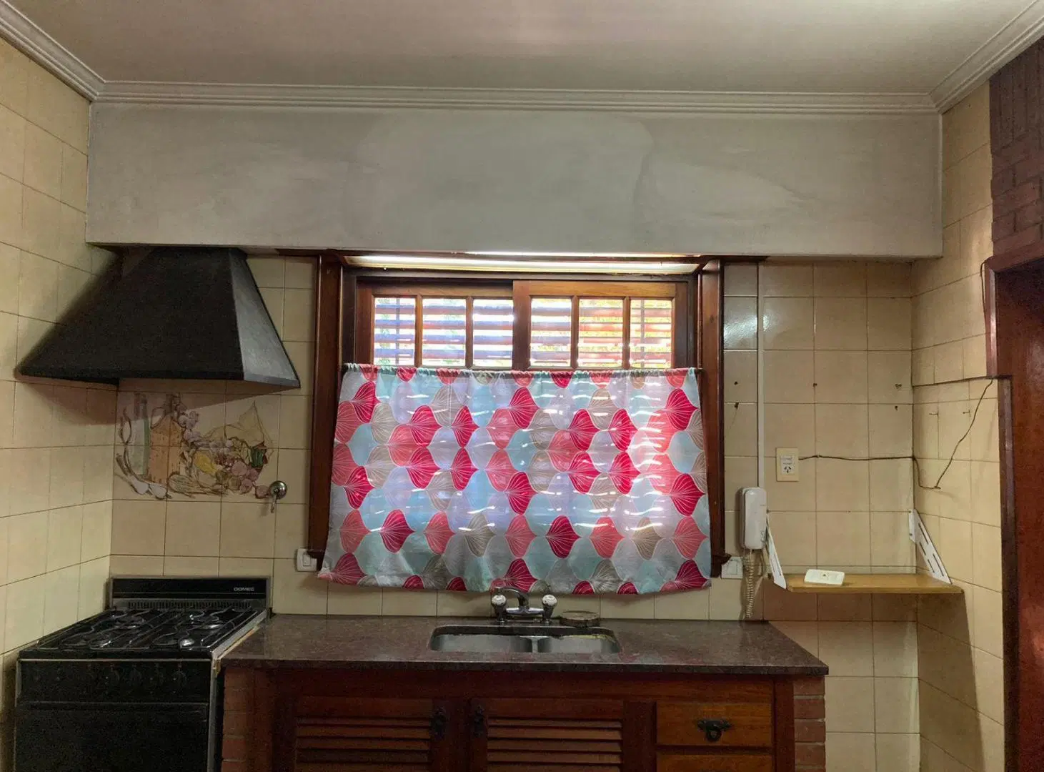 Casa en venta - 4 Dormitorios 2 Baños - Local - 152Mts2 - Quilmes 2