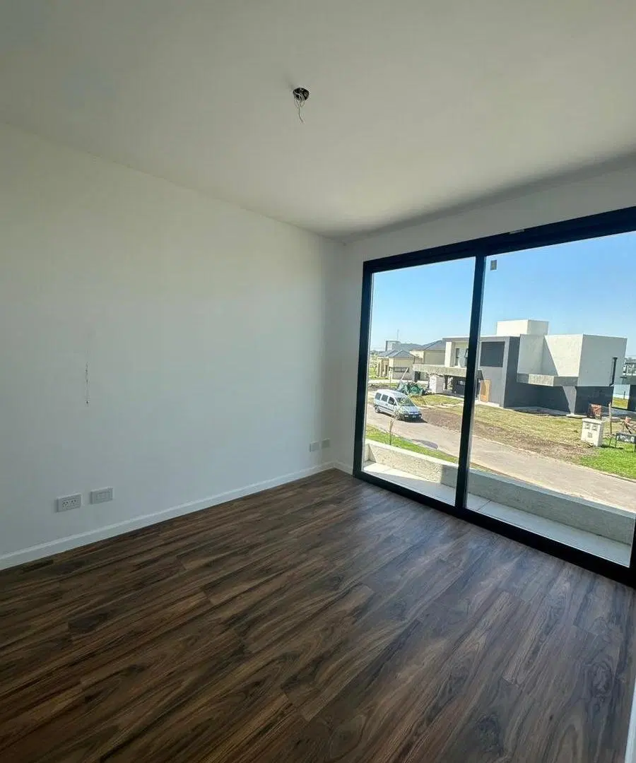 Casa en venta - 3 Dormitorios 2 Baños - Canning 8