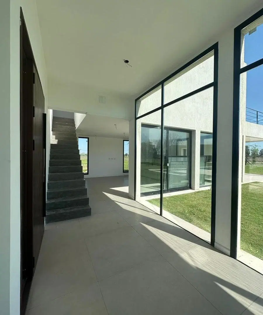 Casa en venta - 3 Dormitorios 2 Baños - Canning 2