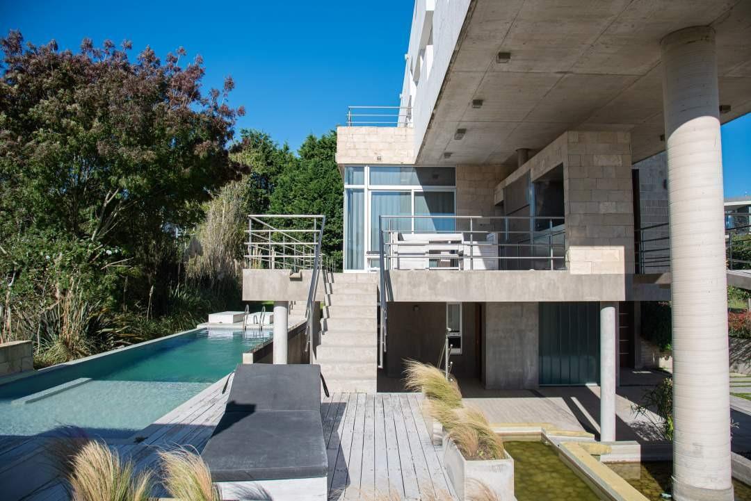 Casa en venta - 5 Dormitorios 7 Baños - Cariló