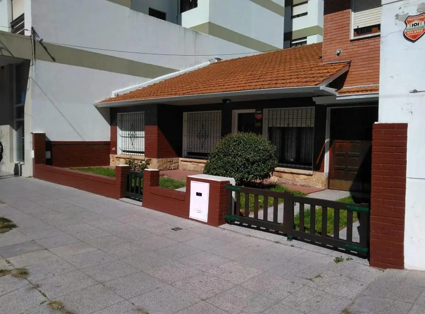 Casa en venta - 4 Dormitorios 3 Baños - 285Mts2 - Mar del Plata 3
